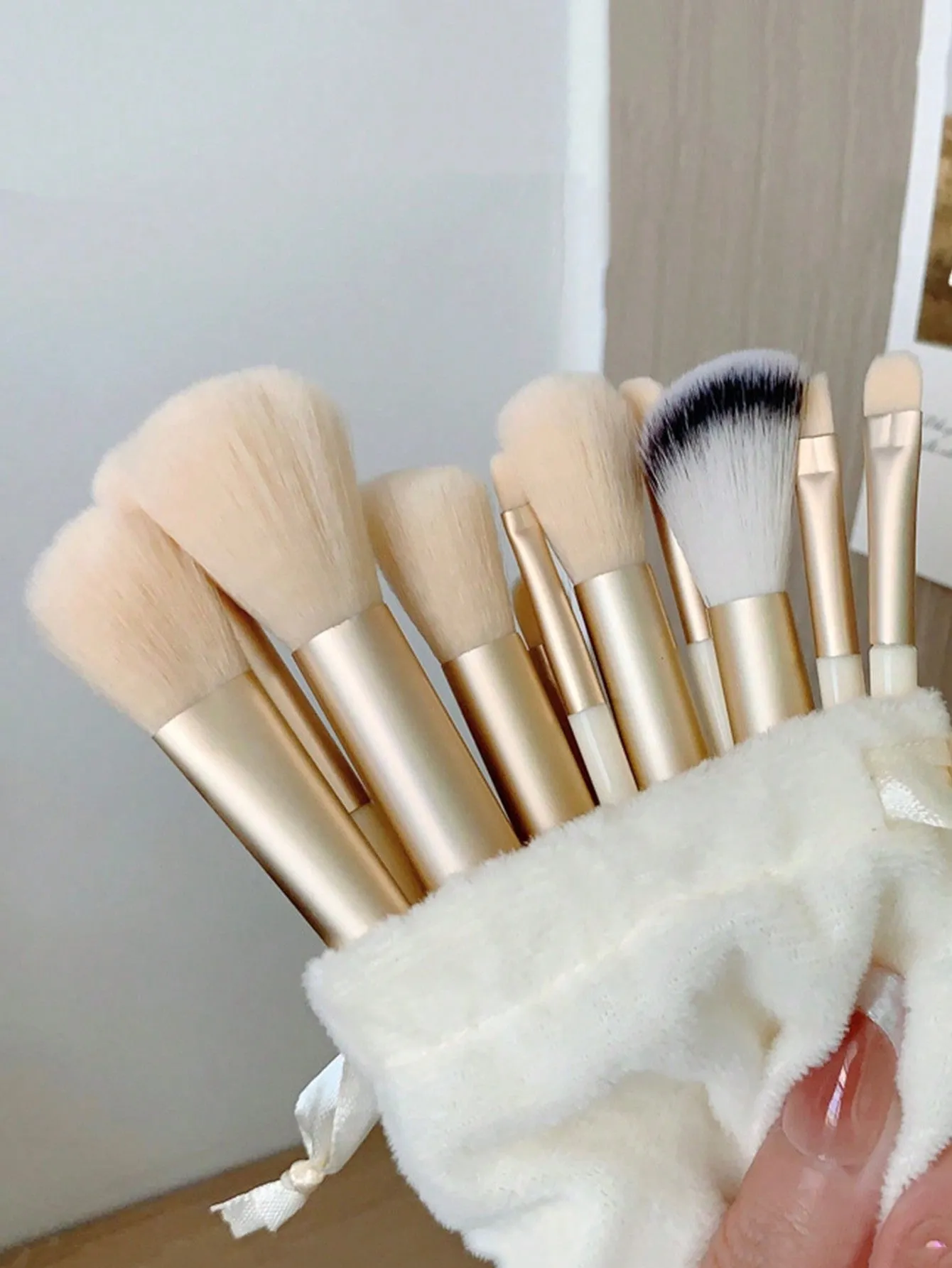 13Pcs Makeup Brush Set Soft Fluffy Professional Cosmetic Foundation Powder Eyeshadow Kabuki Blending Make Up Brush Beauty Tool With Bag Makeup Sponge Beauty Gift For Makeup Beginner