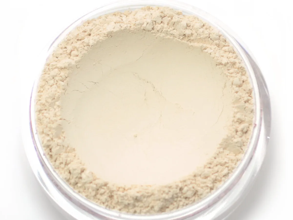 "Milk" - Delicate Mineral Powder Foundation